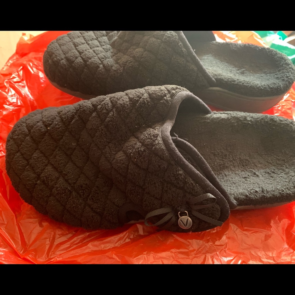 Vionic mike slippers